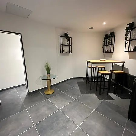 Apartment Adonis *